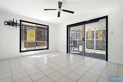 33 Coldstream Way, Holmview, QLD 4207, 4房, 2浴, House