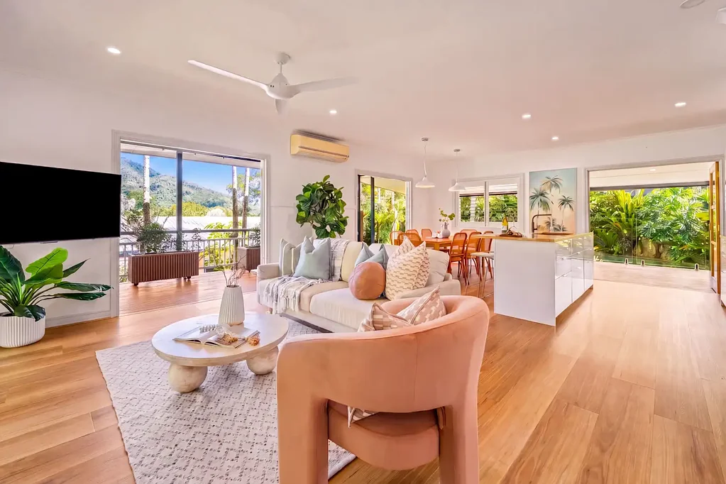 Brinsmead 4房  Tropical Oasis In Prestigious Blue Chip Locale