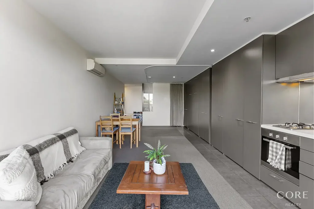 South Yarra 1房 都市现代雅居 56㎡开放空间 私人阳台 灵活布局 Murphy床 高端厨房 实用洗衣房 分体式冷暖 安全停车场 顶级设施露台 水疗池 屋顶影院 休闲区 烧烤 健身房 室内休息区 便利租赁服务 购物餐饮近享 交通便捷 风格生活选择 Stylish Studio with Urban Convenience
