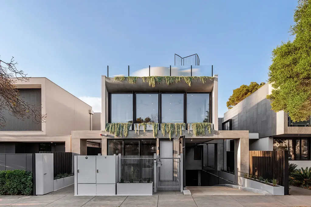 Elwood 3 Slaapkamer Aura: A Rare Statement in the Heart of Elwood