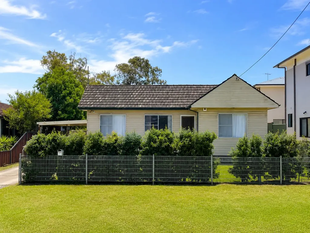6 Durham street, Minto, NSW 2566, 3房, 1浴, House