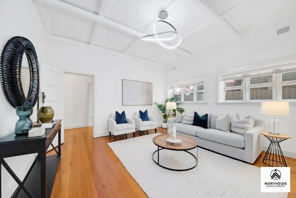 Elegant Ground Floor Apartment in Idyllic Peninsula Setting