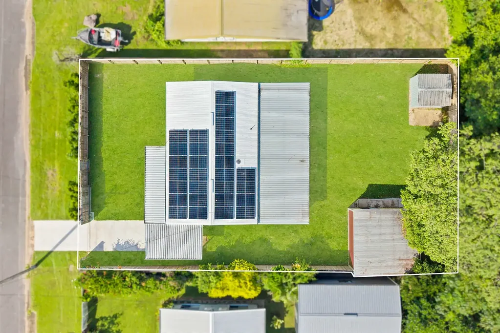 Caravonica 4房  LARGE FLAT BLOCK, BIG SHED & 13.3Kw of SOLAR