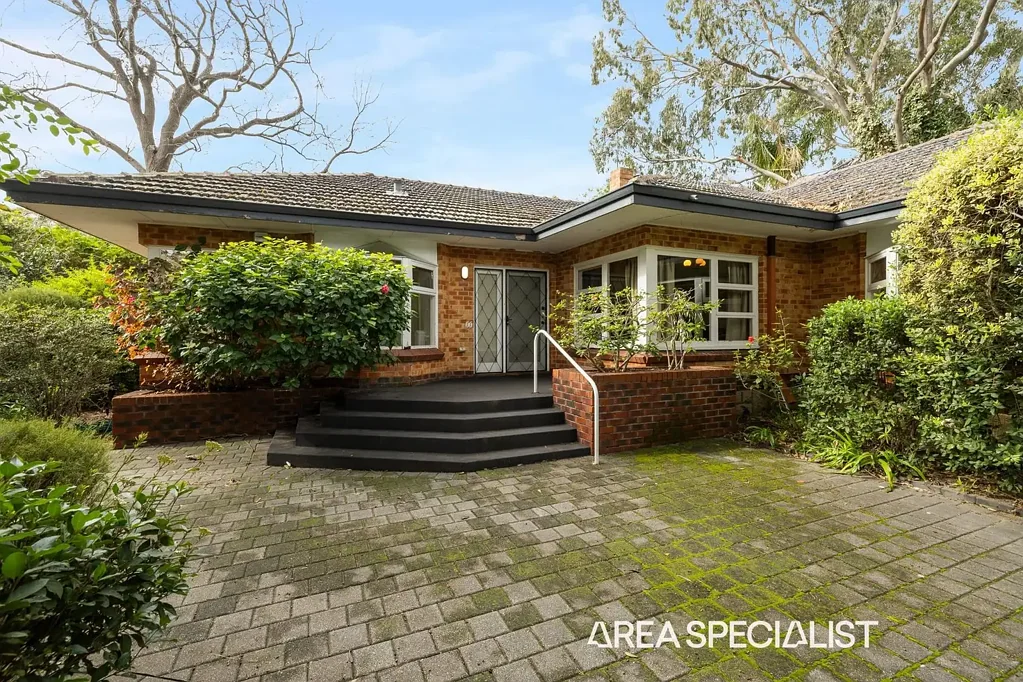 Floreat 3Kwarto MID-CENTURY CHARM ON A GENEROUS PARKSIDE BLOCK