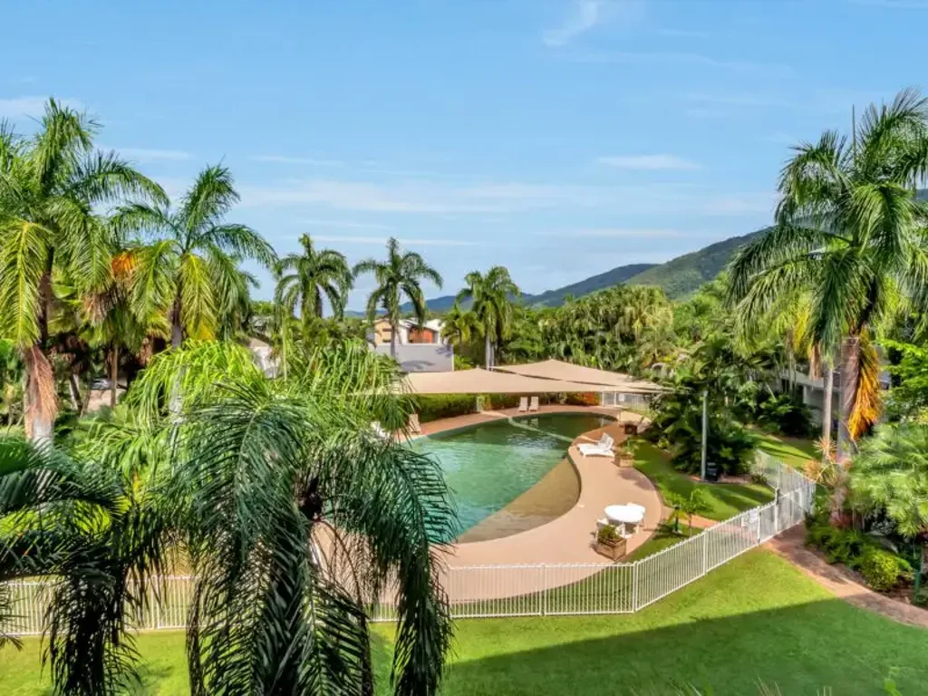 Fully Furnished 2 Bedroom Unit in Palm Cove