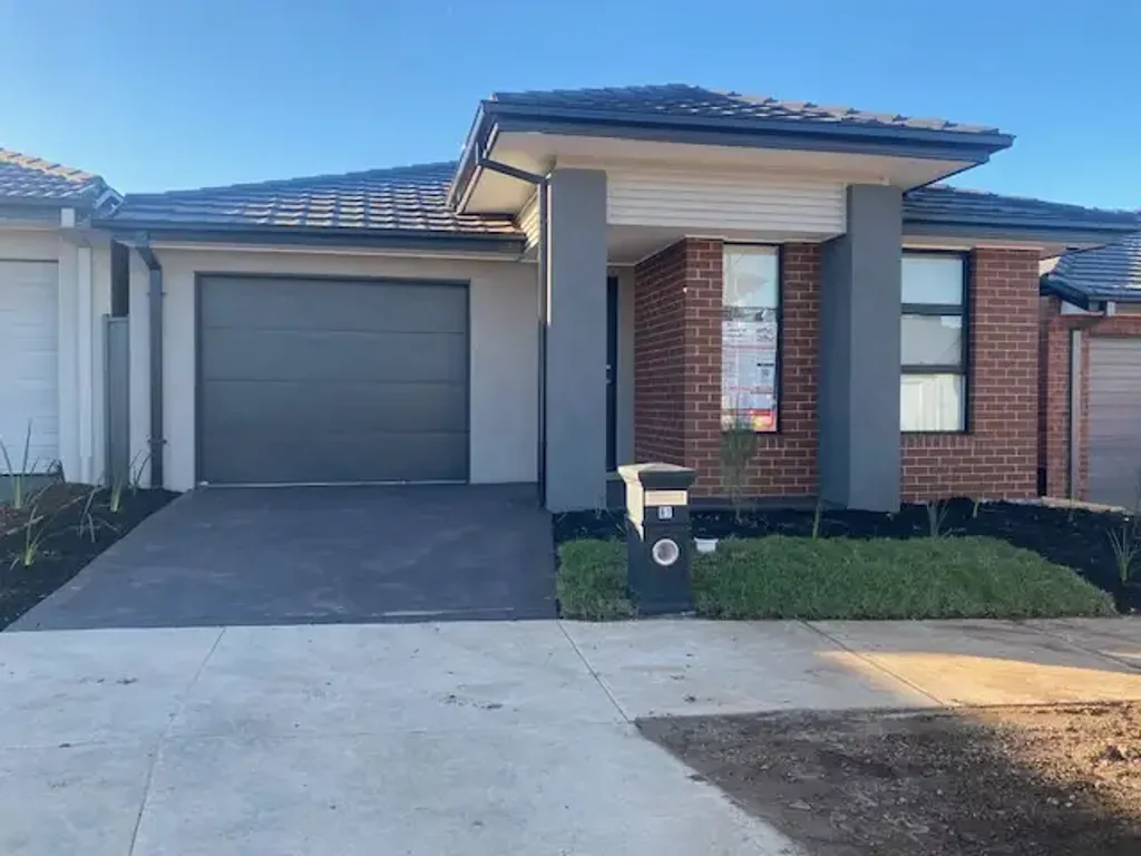 BRAND NEW STUNNING FAMILY HOME AWAITS FOR YOU!