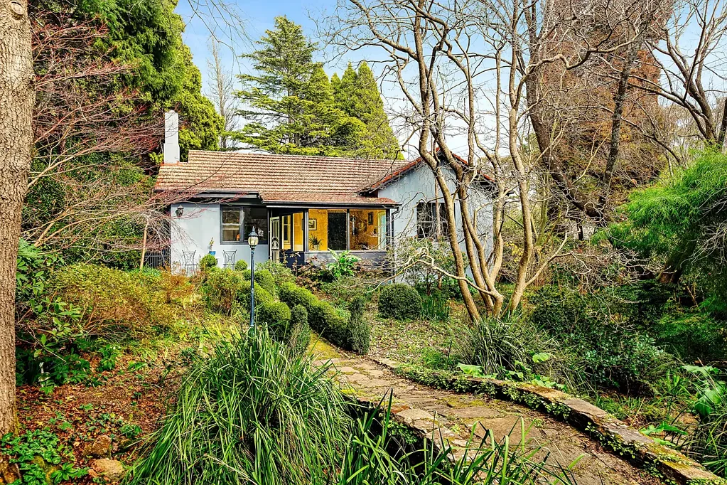 15 Blaxland Avenue, Leura, NSW 2780