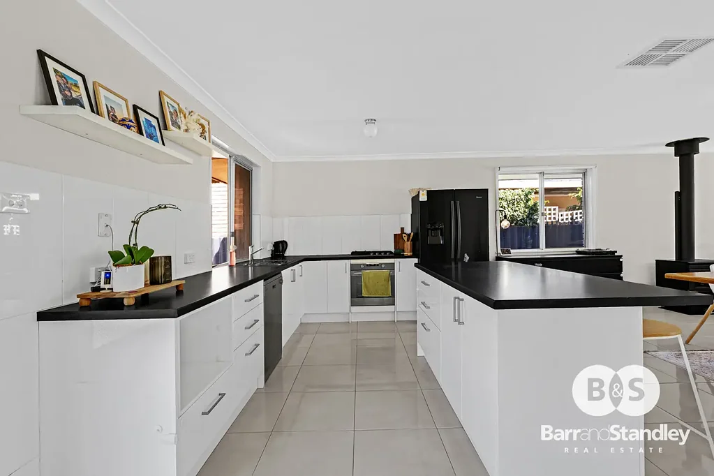 35 Murray Drive, Withers, WA 6230