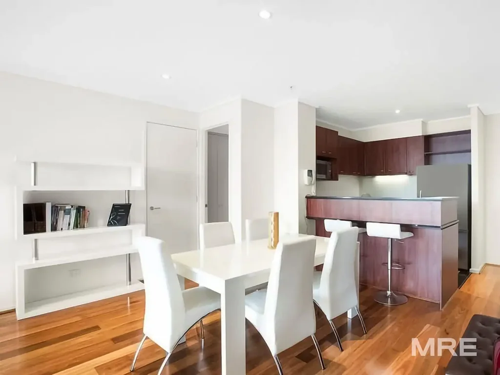 Bright CBD living with plenty of space