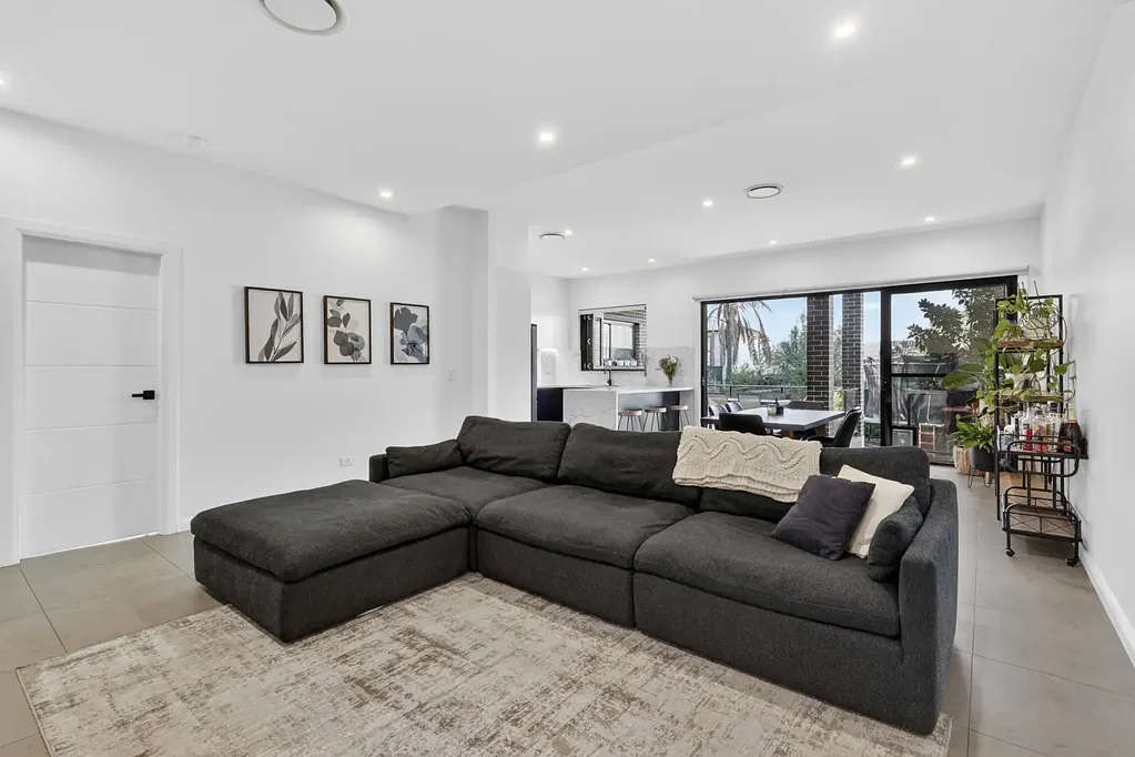 Merrylands West 4部屋 Contemporary family living