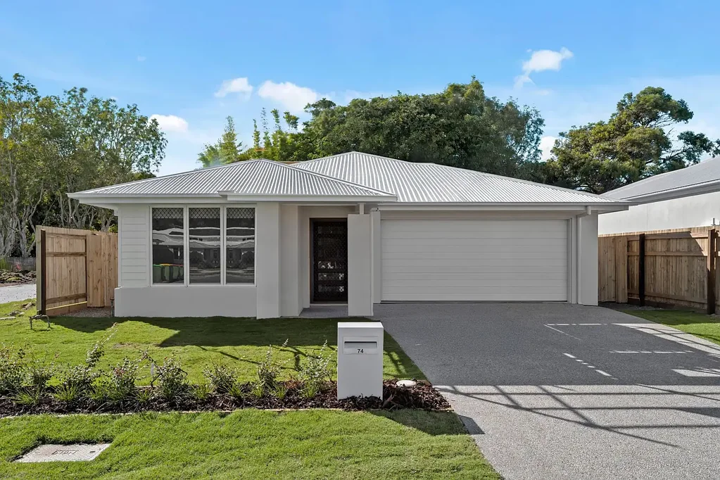Ormiston 4침실 Low-Maintenance Modern Family Home