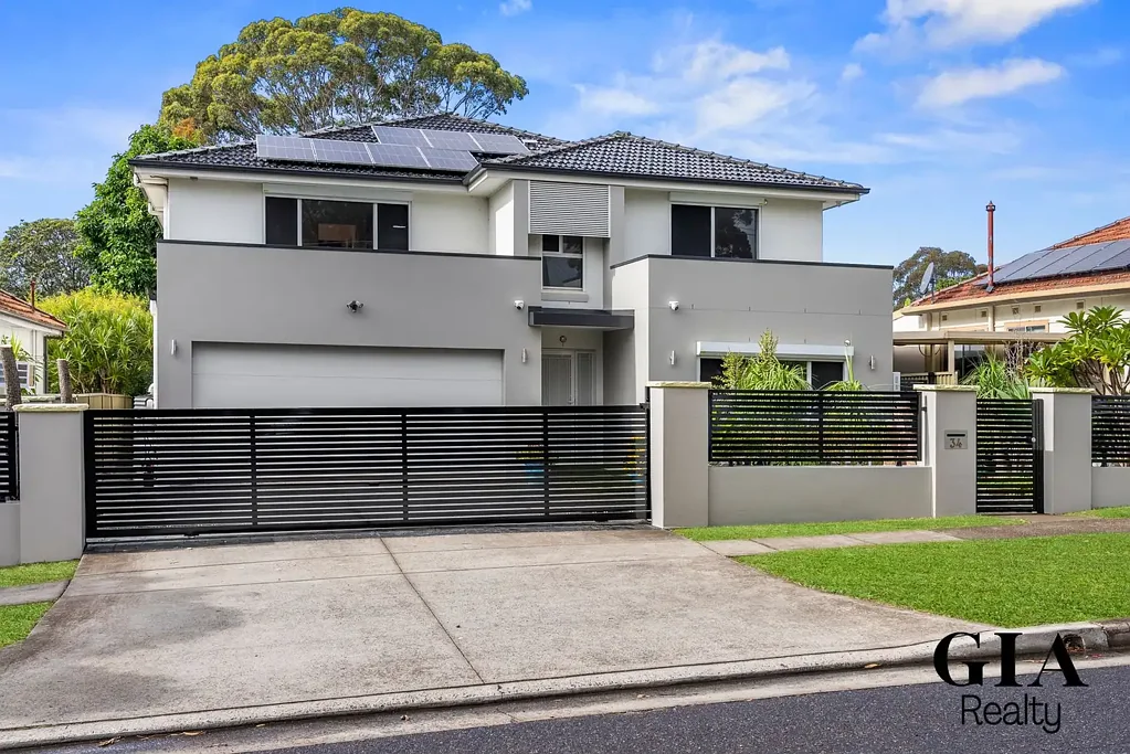 Chester Hill 6Phòng ngủ Spacious Modern Family Home in a Convenient Chester Hill Location