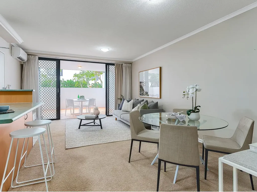 Spacious Apartment In Sought After Complex