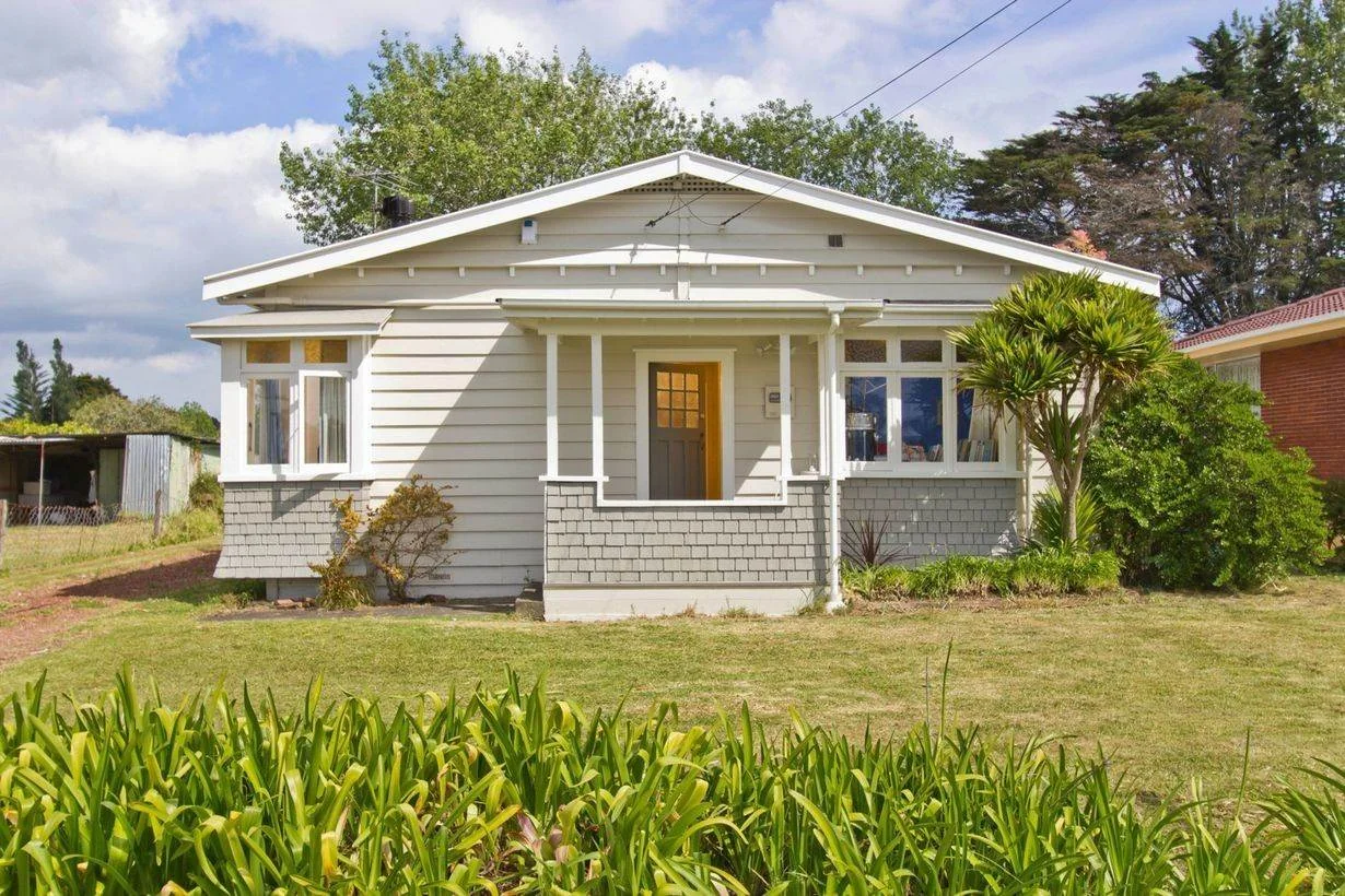 Charming Three Bedroom Cottage in a Convenient...