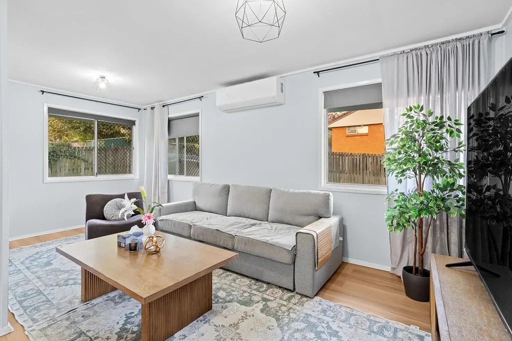 Goodna 3બેડરૂમ Renovated Family Home with Exceptional Parking & a Fantastic Backyard - Call Sam Maleki
