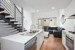 16/2 Downey Drive, Como