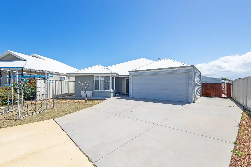 Jurien Bay 4部屋 Spacious Family Home Packed with Features - 5 Swift Way, Jurien Bay