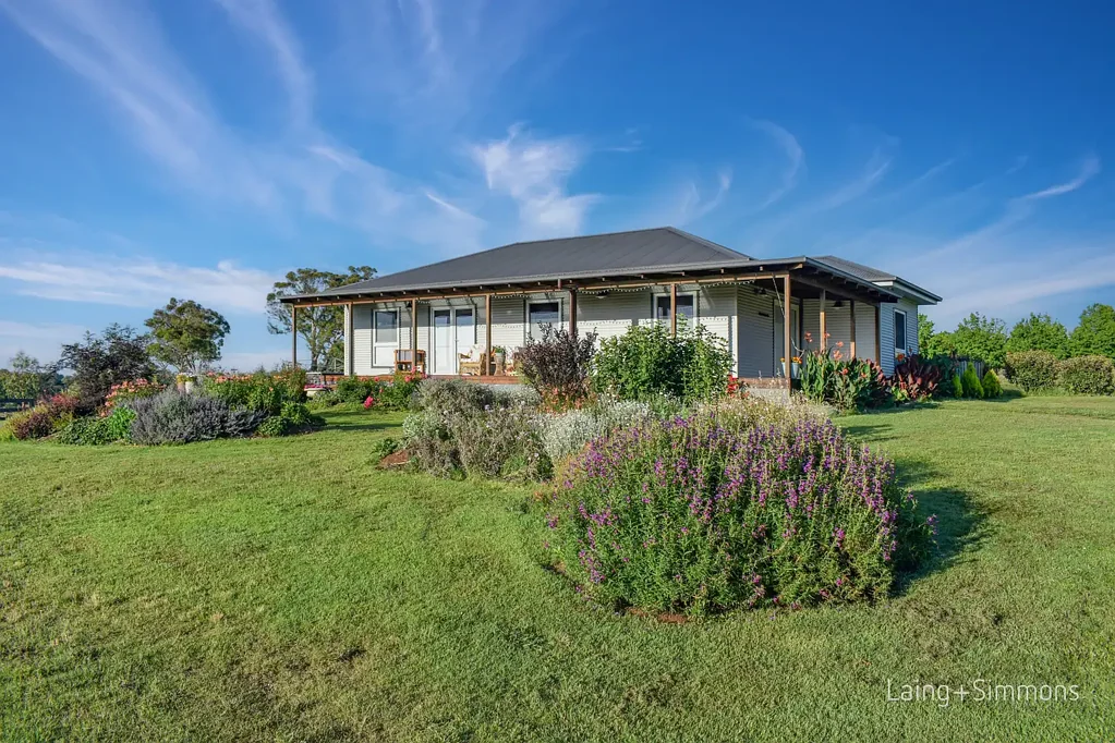 Guyra 2 Bedroom Acreage with Stunning Views
