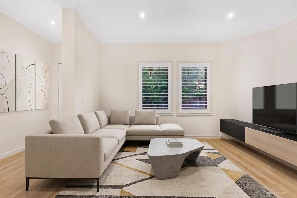Heidelberg Heights 2房 精装修两居室 公寓采光充足 低维护布局 宽敞卧室带内置衣柜 便捷生活位置 靠近Burgundy Street购物区 多样零售餐饮选择 近知名学校 环绕绿地 靠近公园步道 Stylish Two-Bedroom Unit in Prime Location