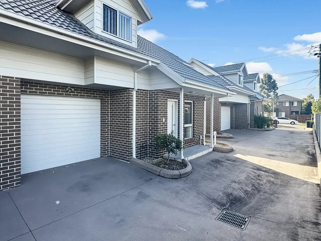 Three Bedroom Townhouse with Ducted Air Conditioning