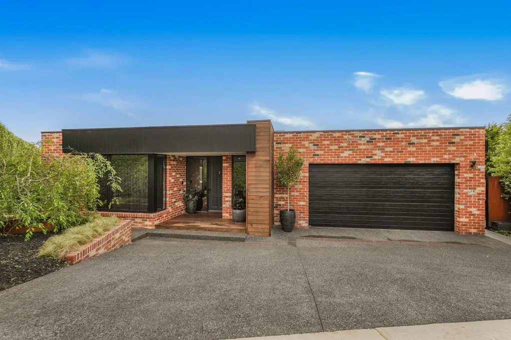 Drouin 4침실 First Class Roseleigh Home Perfectly Positioned at the End of a Tranquil Court.