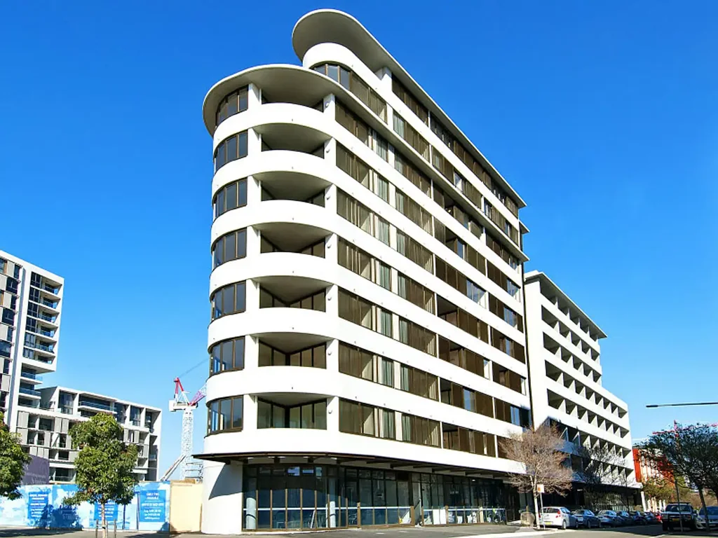 1 BEDROOM PLUS STUDY APARTMENT