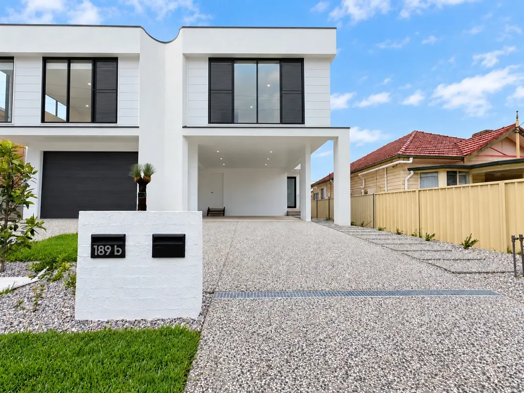 LUXURIOUS BRAND NEW DUPLEX IN THE HEART OF WOLLONGONG