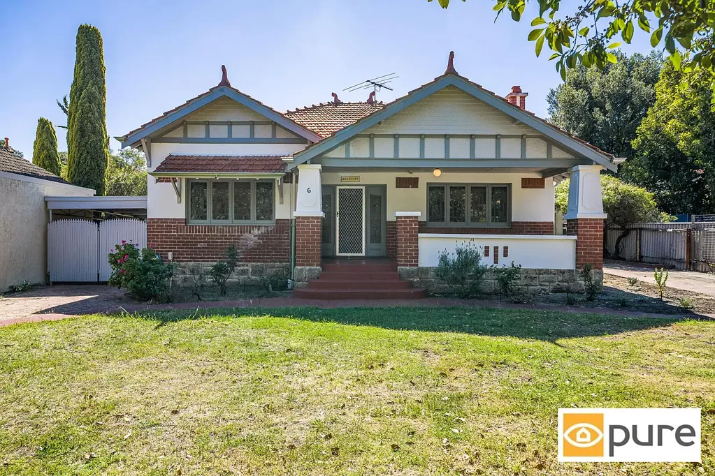 A TIMELESS CALIFORNIAN STYLE BUNGALOW WITH MODERN COMFORTS