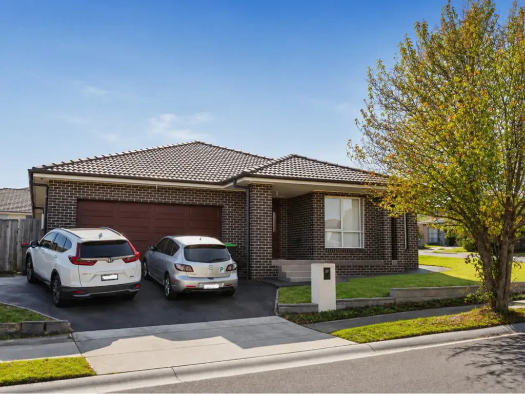 Oran Park 4Zimmer STUNNING MODERN FULL BRICK HOME