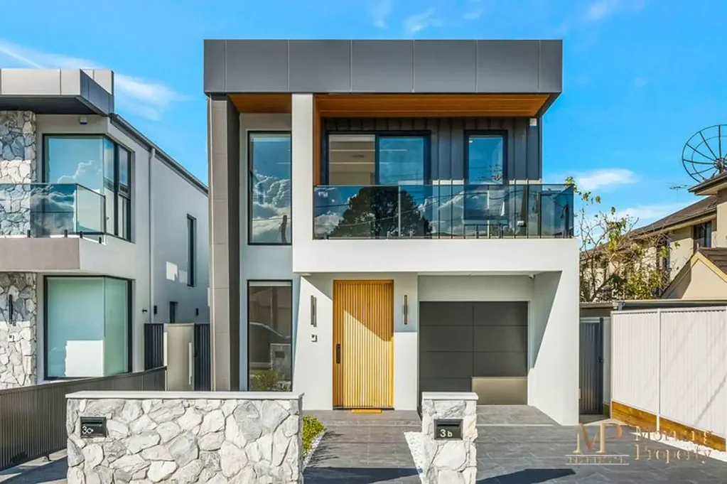 Guildford 7房 5卧砖房 老年套房 521㎡大地 高品质装修 开放式空间 智能安防 临近学校设施 Brand New - Double Brick Home with Grannyflat