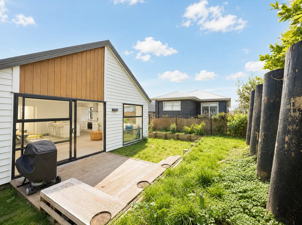 Sunny 3-Bedroom Haven with Plenty of Parking in Papakura