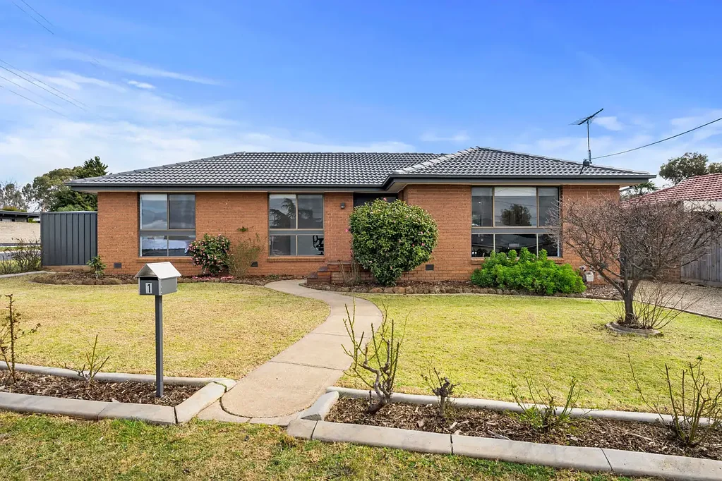 Bacchus Marsh 3कमरा INVESTMENT OPPORTUNITY IN THE HEART OF BACCHUS MARSH