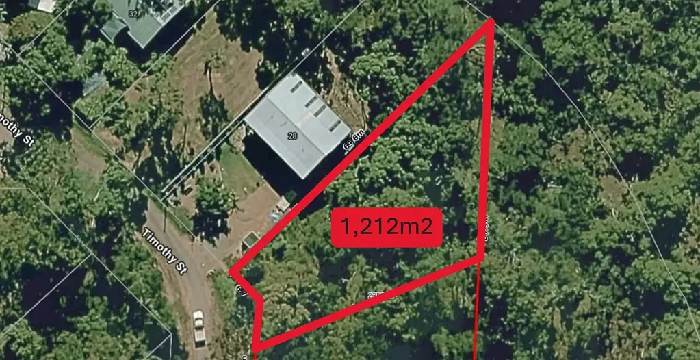 Macleay Island Waterfront block of land. 1,212m2.