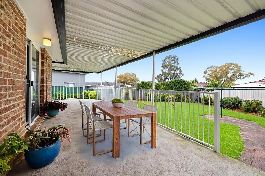 Modern Family Living in a Prime Green Valley Location