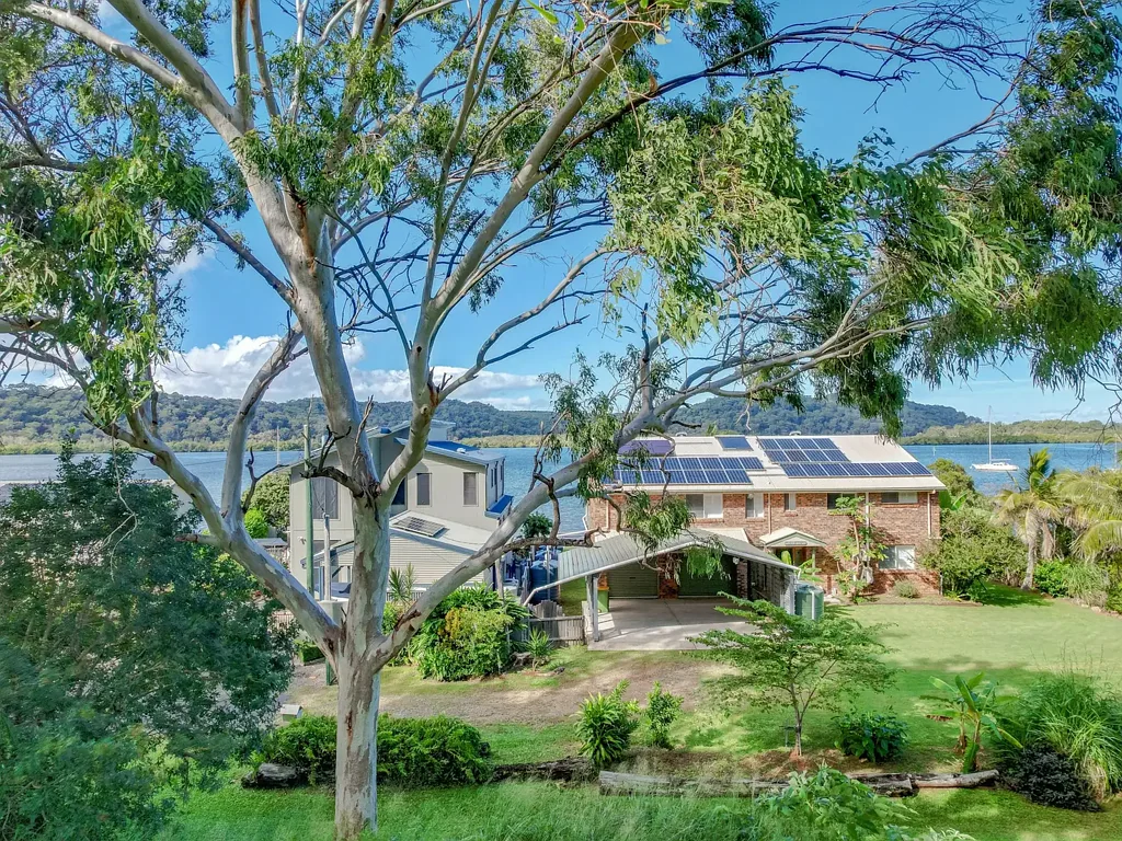 Russell Island 海滨瑰宝 优越地理位置 壮丽水景 728m²梦想空间 高居地势 精明投资 沿海生活典范 仅185万！ s