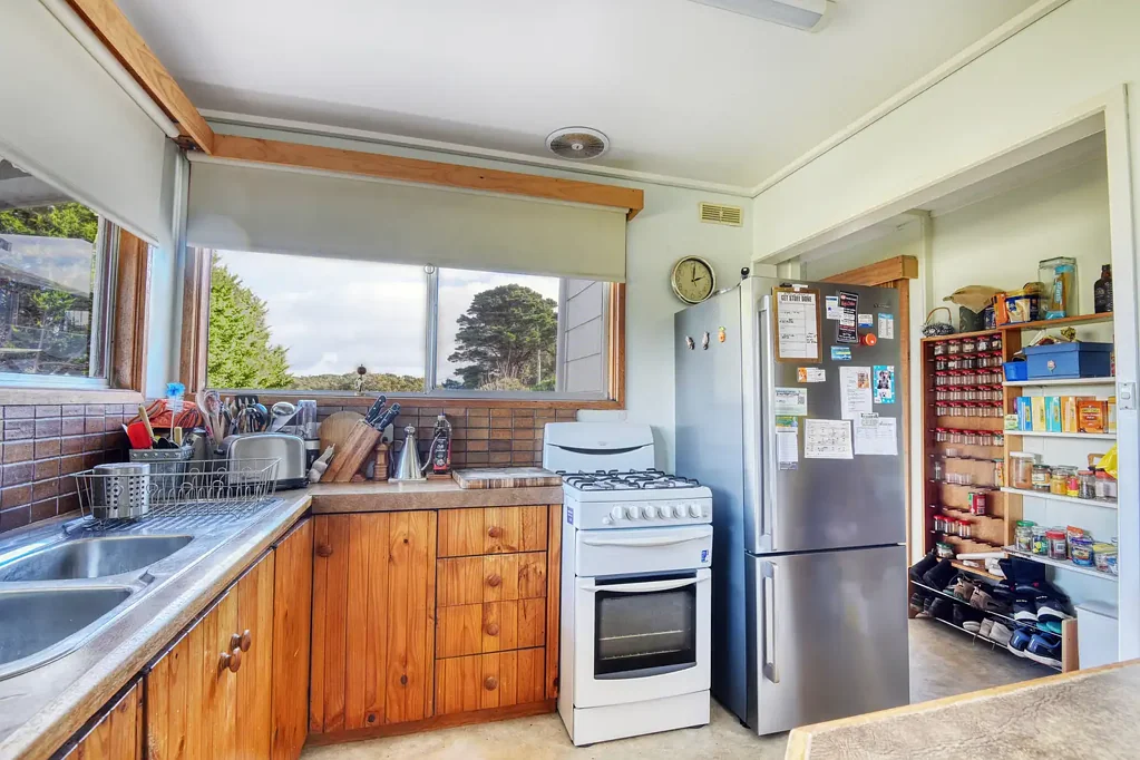 Venus Bay 3 Bedroom 8 Minute Walk to the Beach!