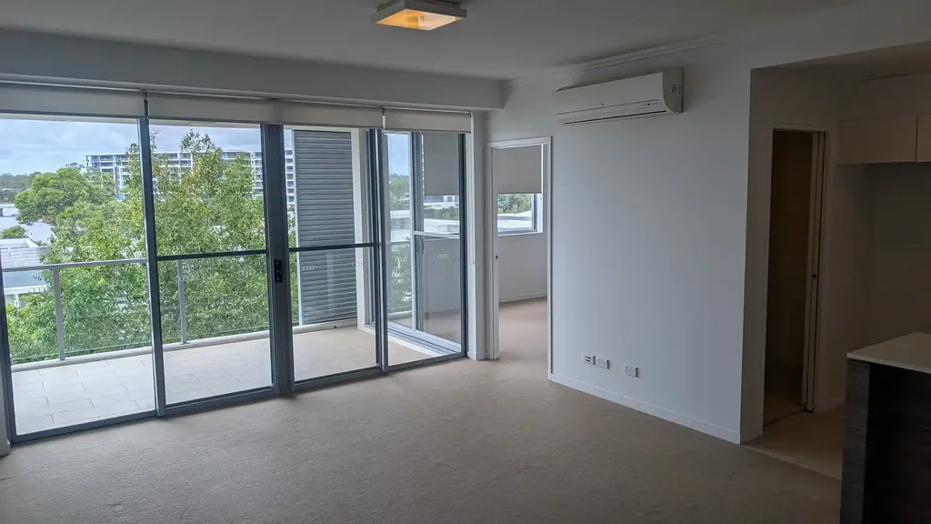 Lakeside Apartment with 2 Car Spaces