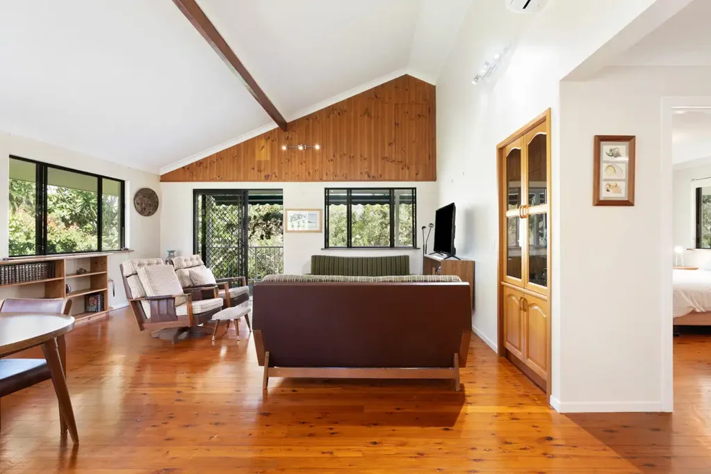 Marcus Beach 3ਬੈੱਡਰੂਮ Privacy, Charm, Potential: 915m2 in Coveted Pocket