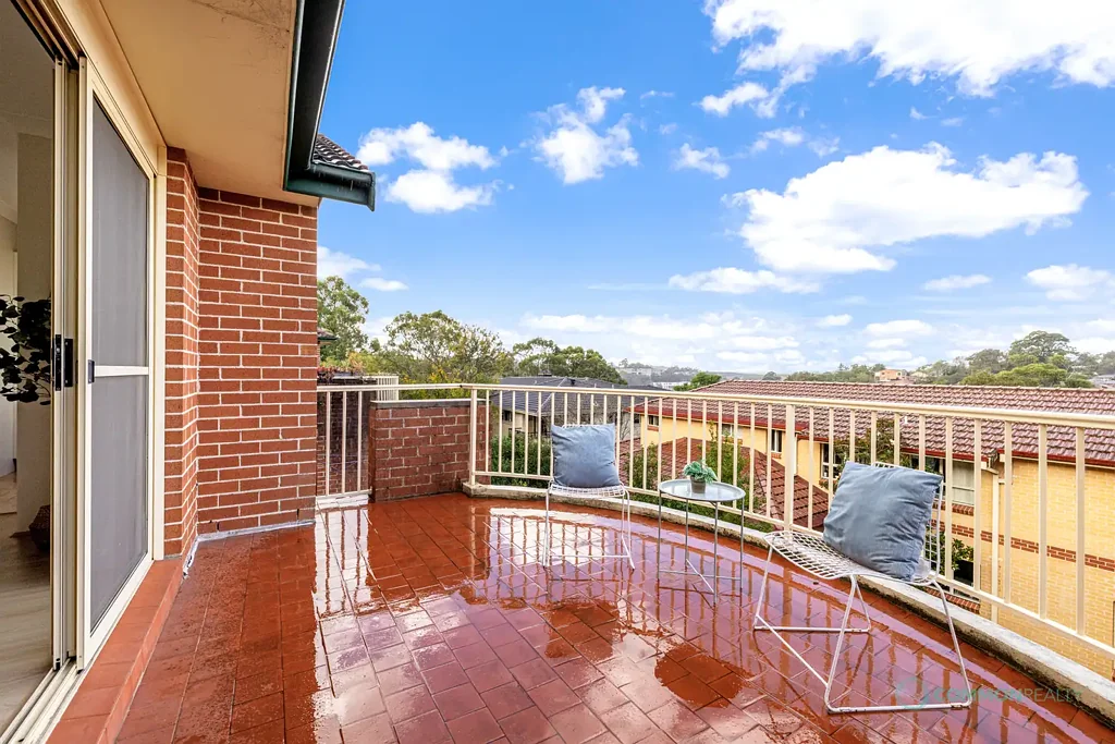 Hornsby 3 Bedroom Spacious Living with Unobstructed Eastern View