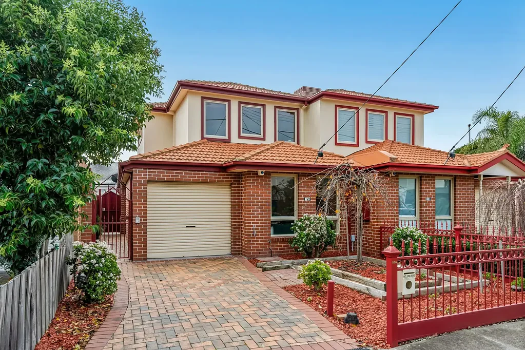 Essendon North 4침실 Spacious Family Living with Flexible Design in a Prime Essendon North Location