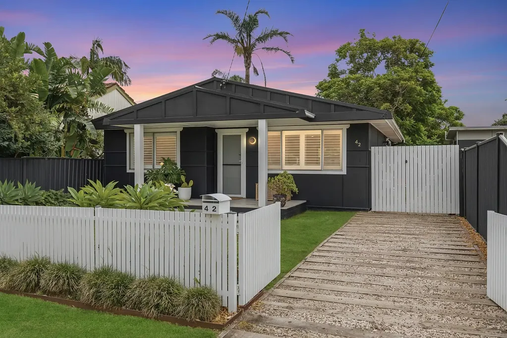 42 Dorothy Avenue, Woy Woy, NSW 2256