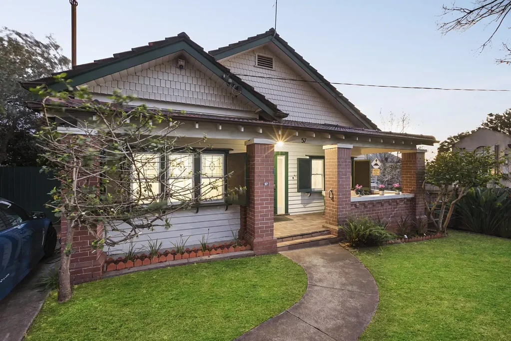 Kensington 3房 加州经典，位于Kensington一个宽敞的街角地块 Californian Classic on a Large Kensington Corner