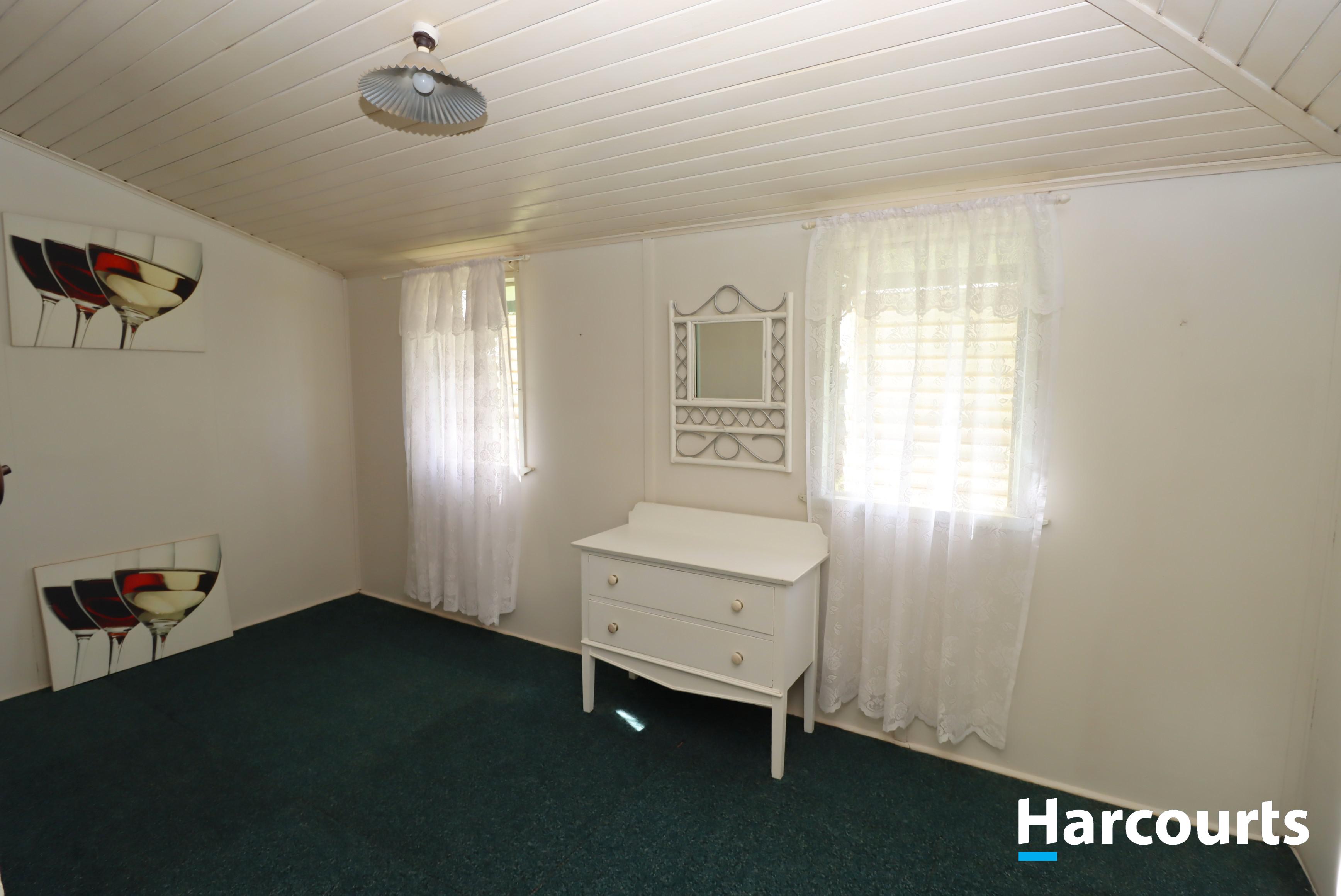 5 THOMPSON RD, CHILDERS QLD 4660, 0 rūma, 0 rūma horoi, House