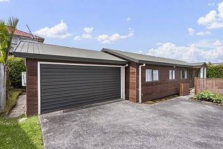 330B East Coast Road, Sunnynook, North Shore City
