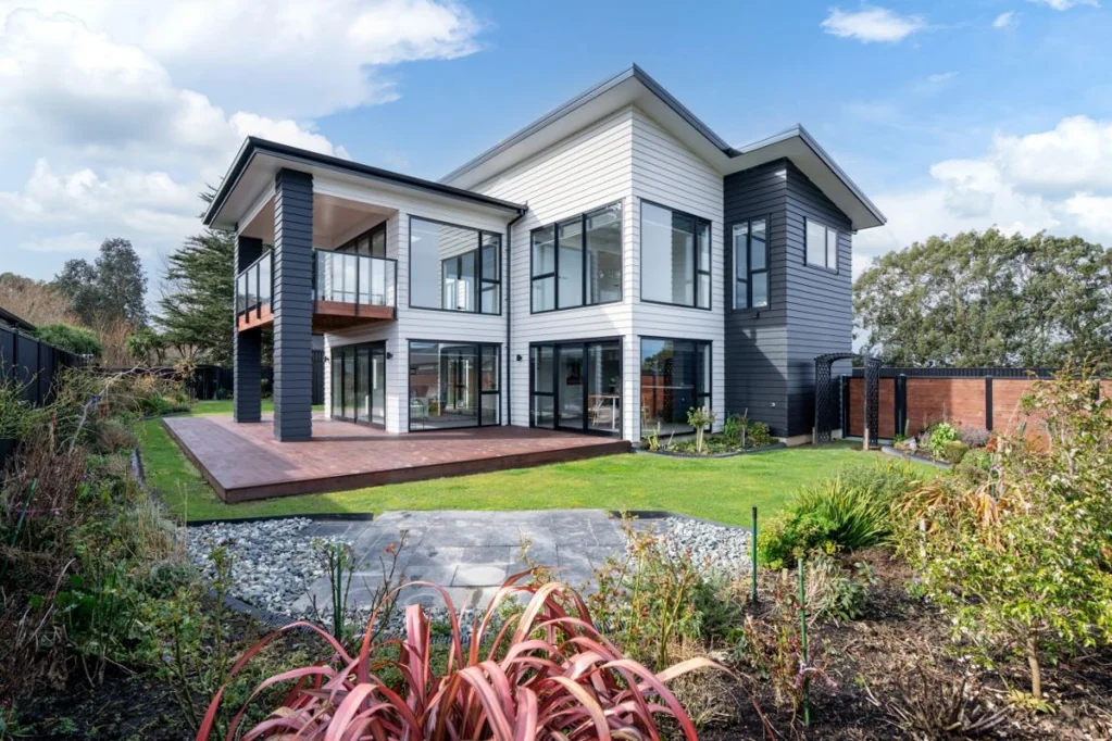 Waikiwi 4房  Executive Living with Exceptional Garaging