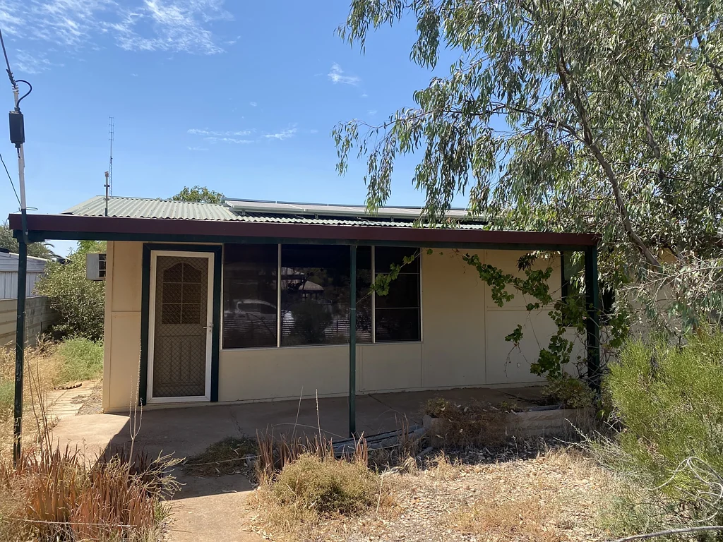 Port Pirie 2ਬੈੱਡਰੂਮ Corner Allotment with Potential