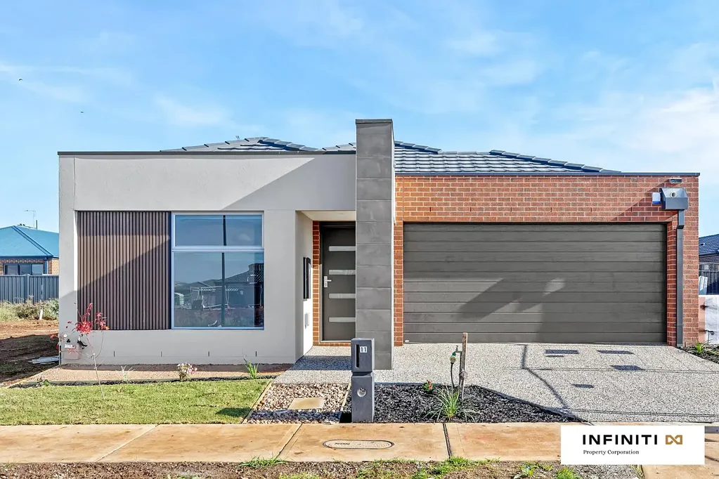 NEWLY BUILT 4 BEDROOM GEM IN THE HEART OF COBBLEBANK: YOUR DREAM HOME AWAITS!