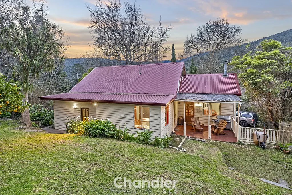 Upper Ferntree Gully 4બેડરૂમ Character, Space and Flexibility Across Three Levels