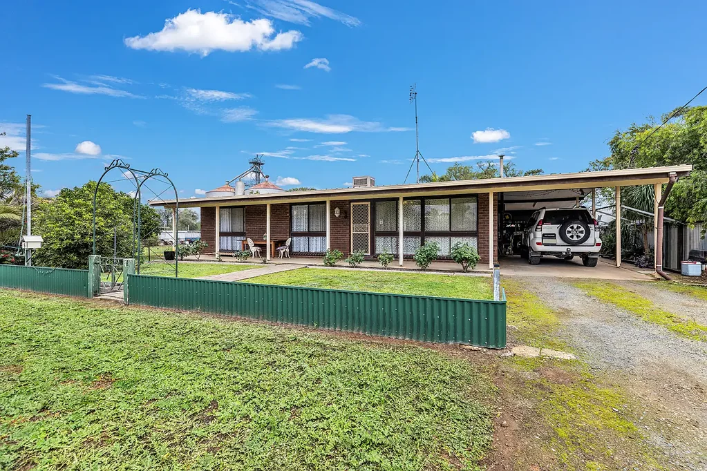 Mathoura 3Kwarto Comfortable Home on Large Block