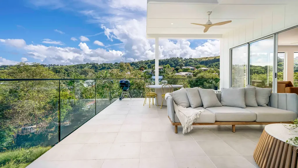 Suffolk Park 6Moenga Architectural Brilliance - Dual Residences, Pool & Modern Elegance on 790m²